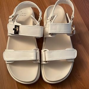 Velcro walking sandals